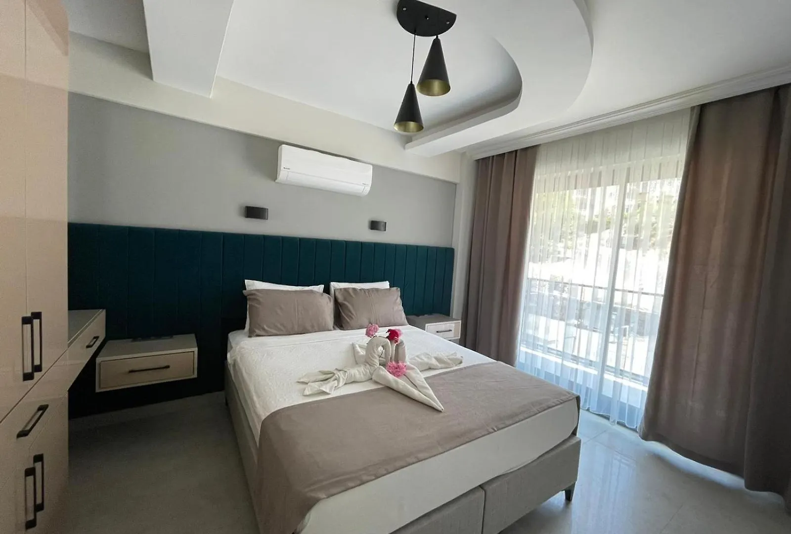 Suites With Private Pools 厄吕代尼兹 公寓